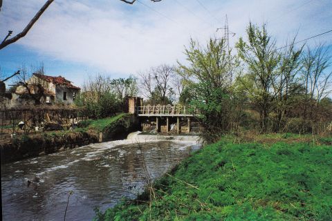 Mulino Torretta,  ubicato nei pressi  dellabbazia;  oggi  in rovina.