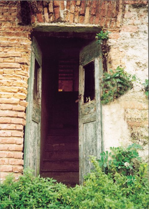 Sestogallo: portone della cascina.