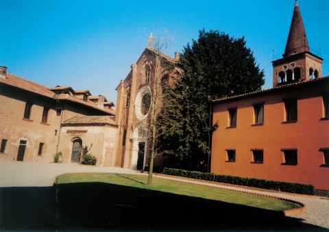 Abbazia di Viboldone: Casa del Priore e chiesa dei Santi Pietro e Paolo.