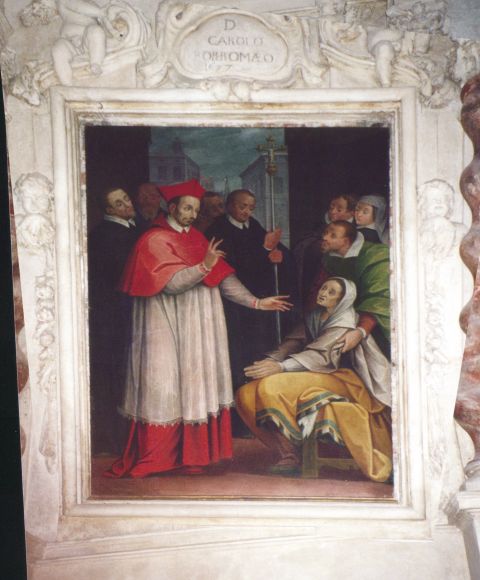 Particolare all'interno della chiesa di S. Pietro e Paolo: altare di San Carlo Borromeo.