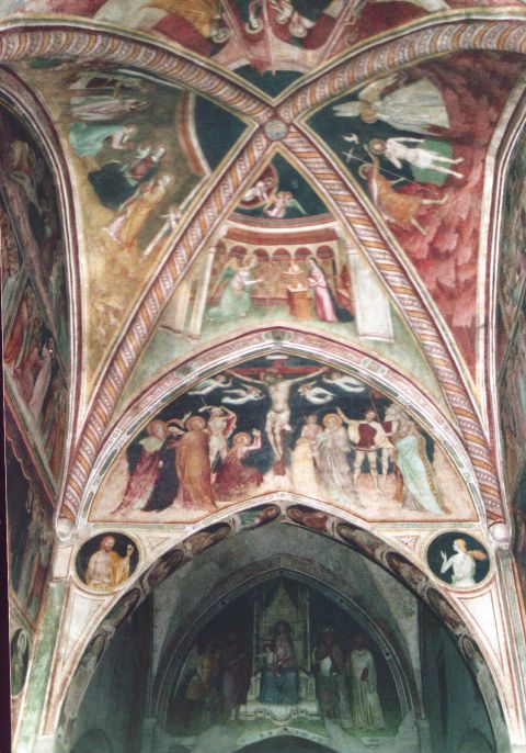 Particolari all'interno della chiesa di S.Pietro e Paolo: gli affreschi del tiburio. La Crocifissione e storie della Passione di Cristo.